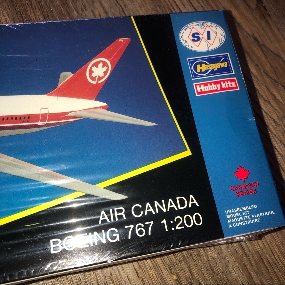 Vtg 80s Hasegawa Air Canada Boeing 767 1:200 Scale Canadian Series Model Plane - Picture 2 of 5
